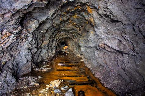  Legende vom Lost Dutchman’s Gold Mine! Eine Geschichte voller Sehnsucht und Verzweiflung